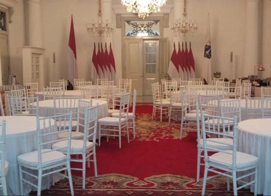 Area Makan dan Dekorasi